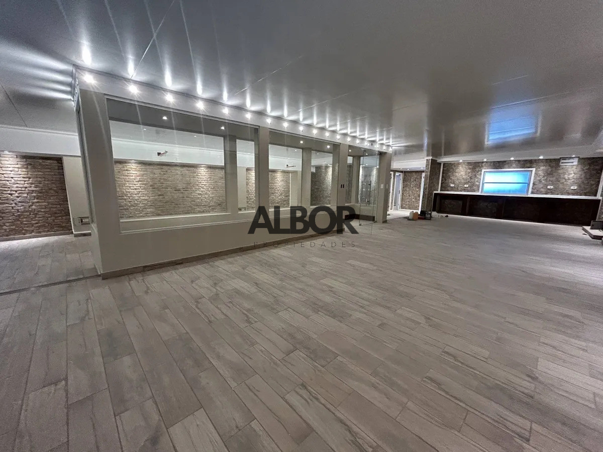 Local Comercial en Alquiler · Foto 2