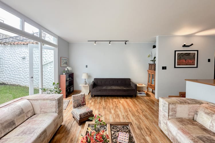 Casa de 5 alcobas en venta en Santa Paula, Bogotá, 285 m² · foto 2 de 24