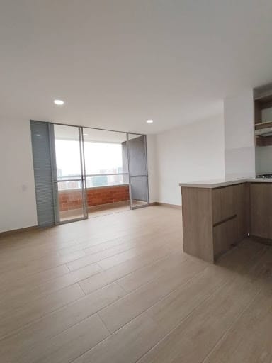 Apartamento de 3 alcobas en venta en Loma De San Jose, Sabaneta, 72 m² · foto 2 de 17