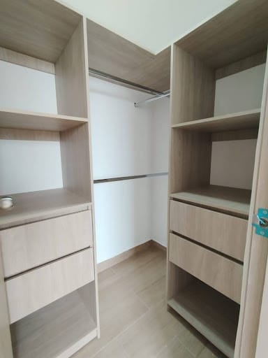 Apartamento de 3 alcobas en venta en Loma De San Jose, Sabaneta, 72 m² · foto 11 de 17