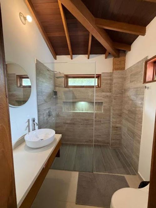 Casa de 4 alcobas en arriendo en Las Antillas, Envigado, 700 m² · foto 5 de 9