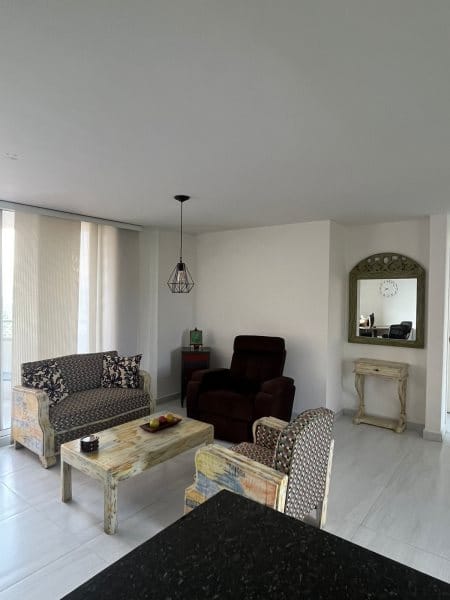 Apartamento de 2 alcobas en venta en Loma De San Julian, Medellín, 74 m² · foto 2 de 15