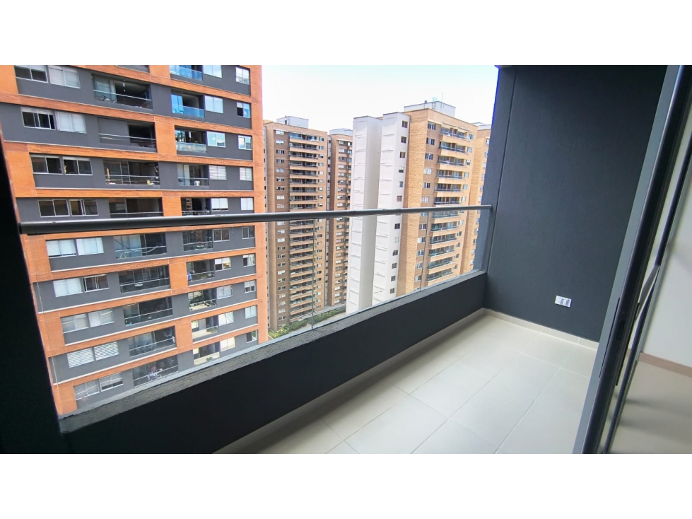 Apartamento en arriendo en Ciudad Del Río, Medellín · foto 3 de 16