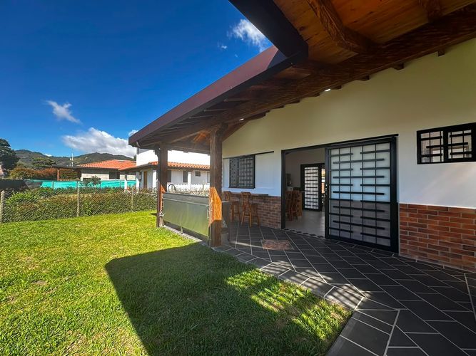 Casa de 3 alcobas en venta en Campo Alegre, El Carmen de Viboral, 630 m² · foto 15 de 21
