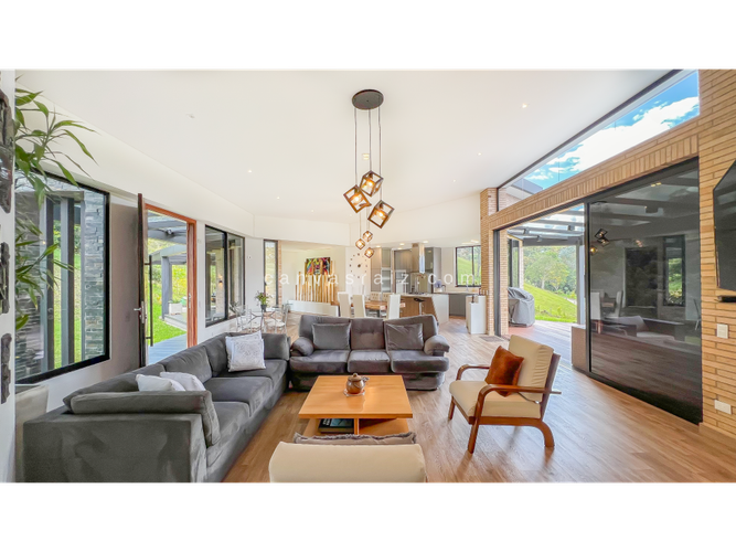 Casa de 4 alcobas en venta en Pantanillo, El Retiro, 417 m² · foto 3 de 19