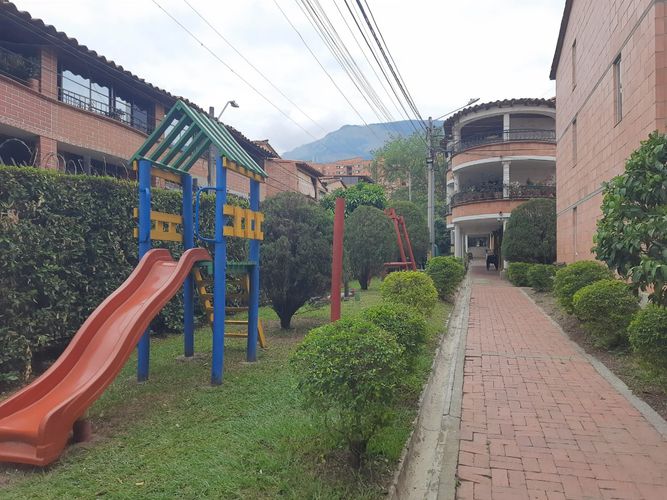 Casa de 3 alcobas en venta en Niquia, Bello, 79 m² · foto 23 de 24