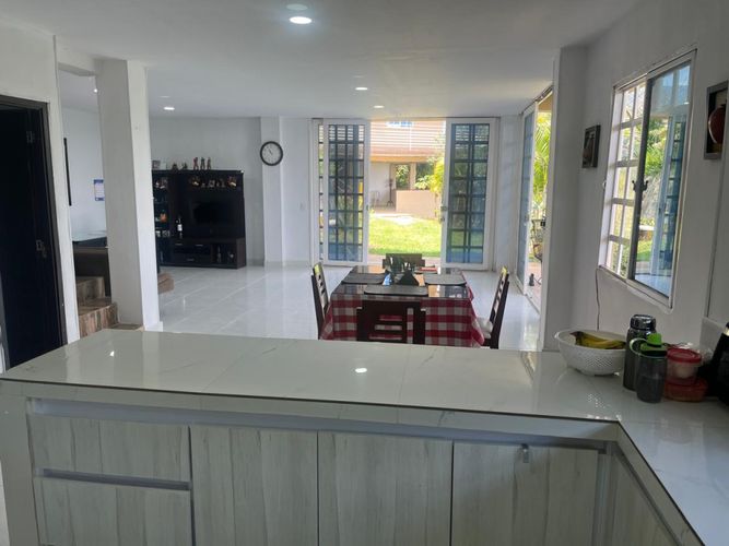 Casa de 5 alcobas en venta en La Buitrera, Cali, 300 m² · foto 2 de 16