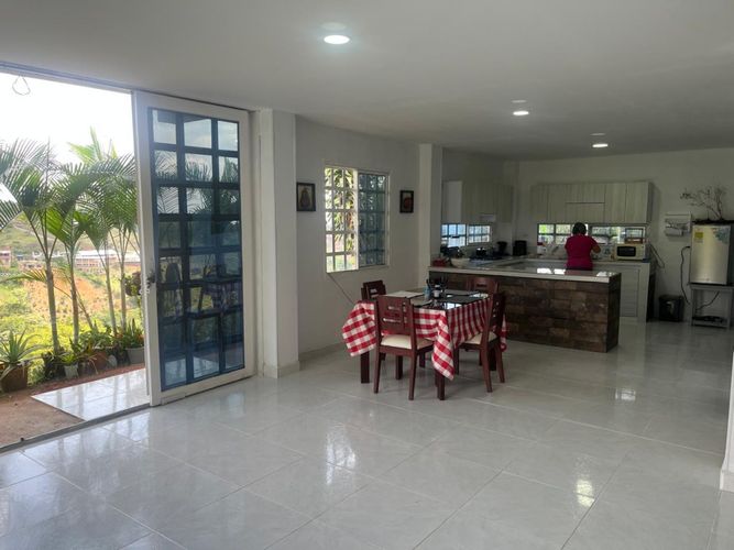 Casa de 5 alcobas en venta en La Buitrera, Cali, 300 m² · foto 3 de 16