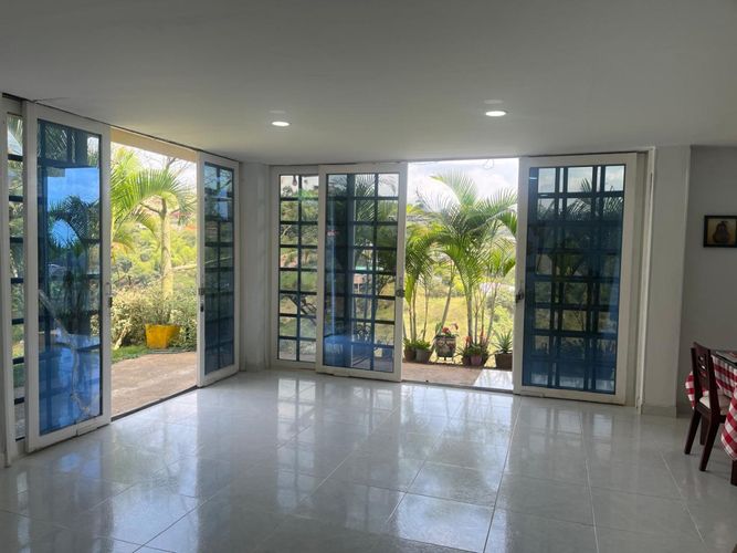 Casa de 5 alcobas en venta en La Buitrera, Cali, 300 m² · foto 4 de 16