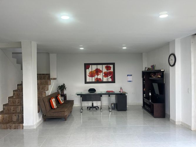 Casa de 5 alcobas en venta en La Buitrera, Cali, 300 m² · foto 5 de 16