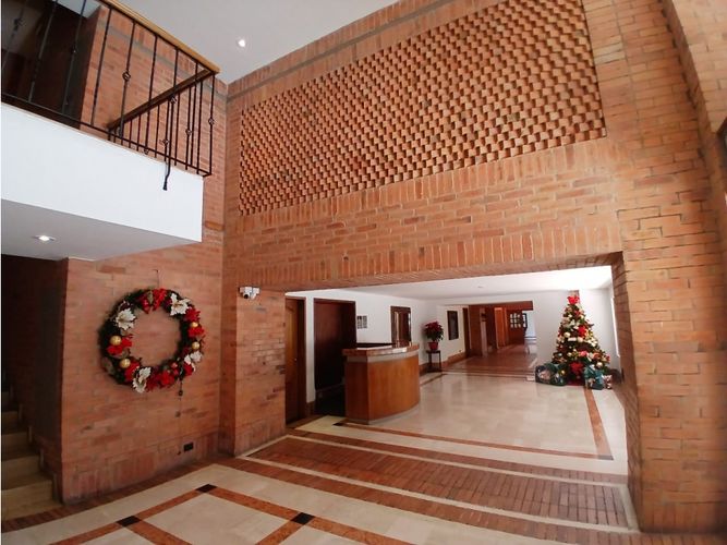 Apartamento de 3 alcobas en venta en Los Rosales, Bogotá, 190 m² · foto 3 de 24