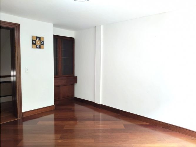 Apartamento de 3 alcobas en venta en Los Rosales, Bogotá, 190 m² · foto 8 de 24