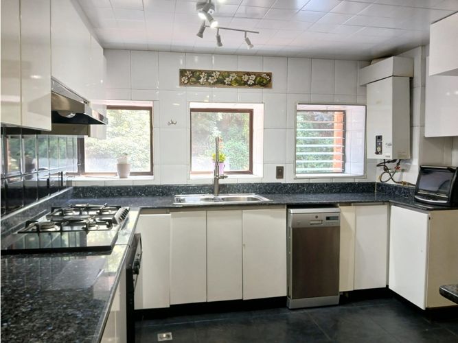 Apartamento de 3 alcobas en venta en Los Rosales, Bogotá, 190 m² · foto 9 de 24