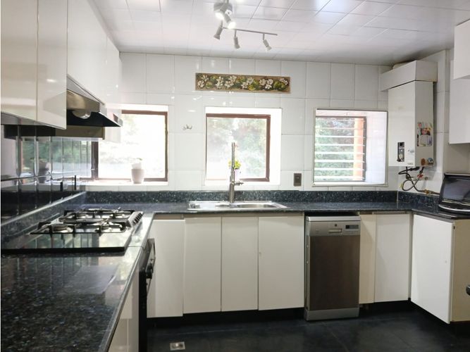 Apartamento de 3 alcobas en venta en Los Rosales, Bogotá, 190 m² · foto 10 de 24