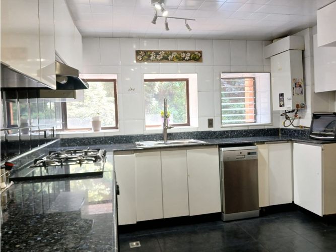 Apartamento de 3 alcobas en venta en Los Rosales, Bogotá, 190 m² · foto 11 de 24