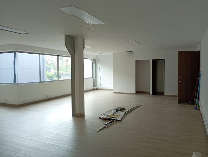Oficina en arriendo en El Poblado, Medellín, 115 m² · foto 4 de 10