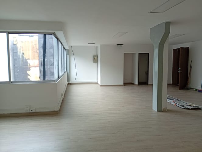 Oficina en arriendo en El Poblado, Medellín, 115 m² · foto 2 de 10