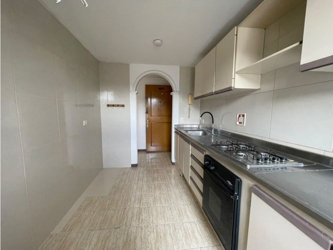 Apartamento en venta en Loma De Los Bernal, Medellín · foto 3 de 12