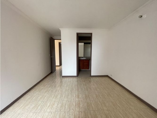 Apartamento en venta en Loma De Los Bernal, Medellín · foto 6 de 12