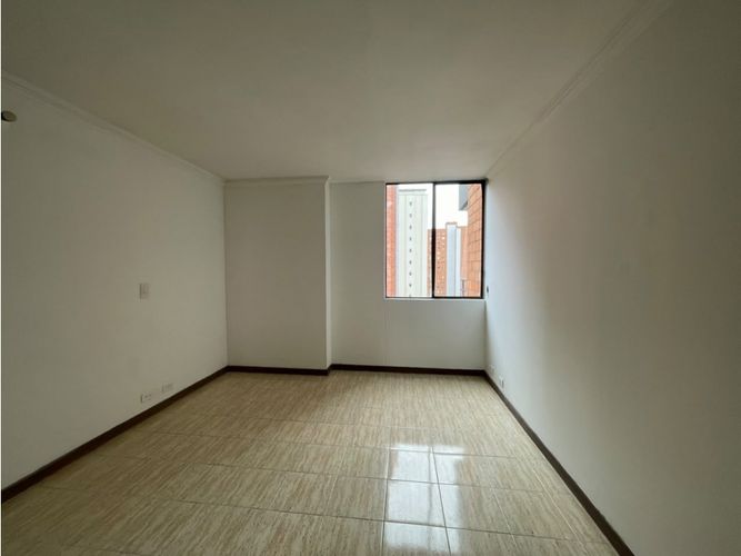 Apartamento en venta en Loma De Los Bernal, Medellín · foto 7 de 12