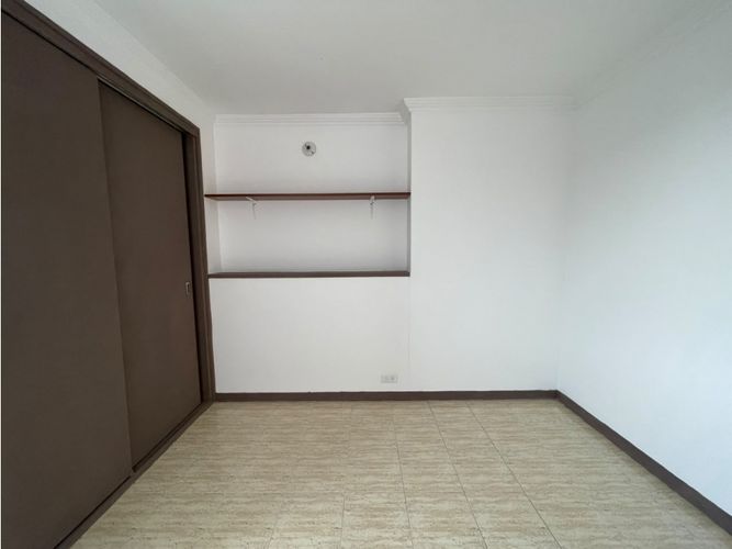 Apartamento en venta en Loma De Los Bernal, Medellín · foto 8 de 12
