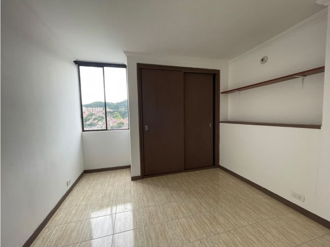 Apartamento en venta en Loma De Los Bernal, Medellín · foto 9 de 12