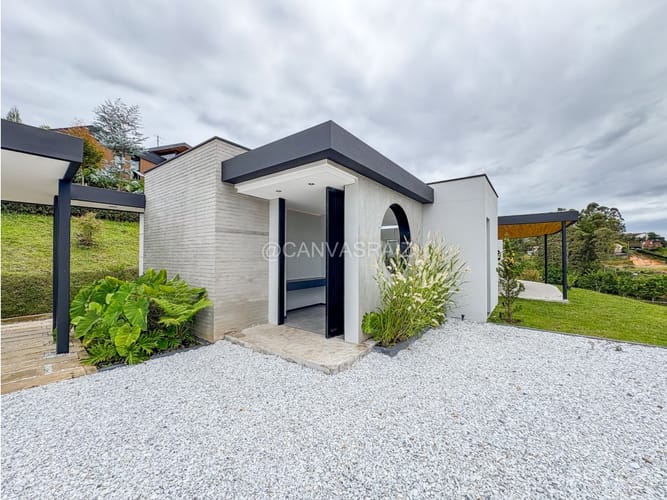 Casa de 3 alcobas en venta en San Antonio De Pereira, Rionegro, 330 m² · foto 2 de 24