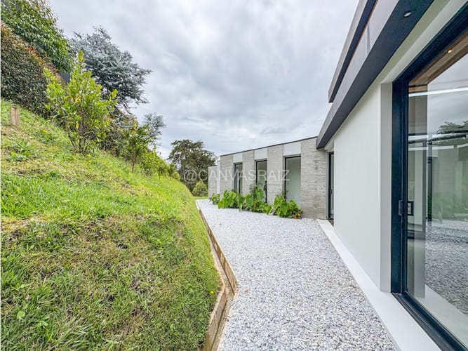 Casa de 3 alcobas en venta en San Antonio De Pereira, Rionegro, 330 m² · foto 6 de 24