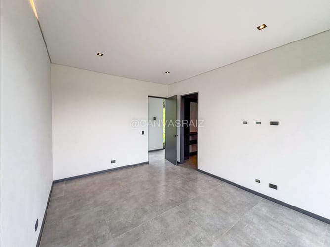 Casa de 3 alcobas en venta en San Antonio De Pereira, Rionegro, 330 m² · foto 10 de 24