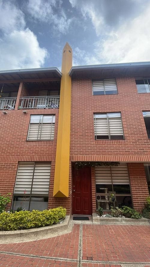 Casa en venta en Colina Campestre, Bogotá · foto 2 de 24