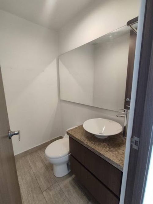 Apartamento de 2 alcobas en arriendo en Loma Benedictinos, Medellín, 90 m² · foto 6 de 8