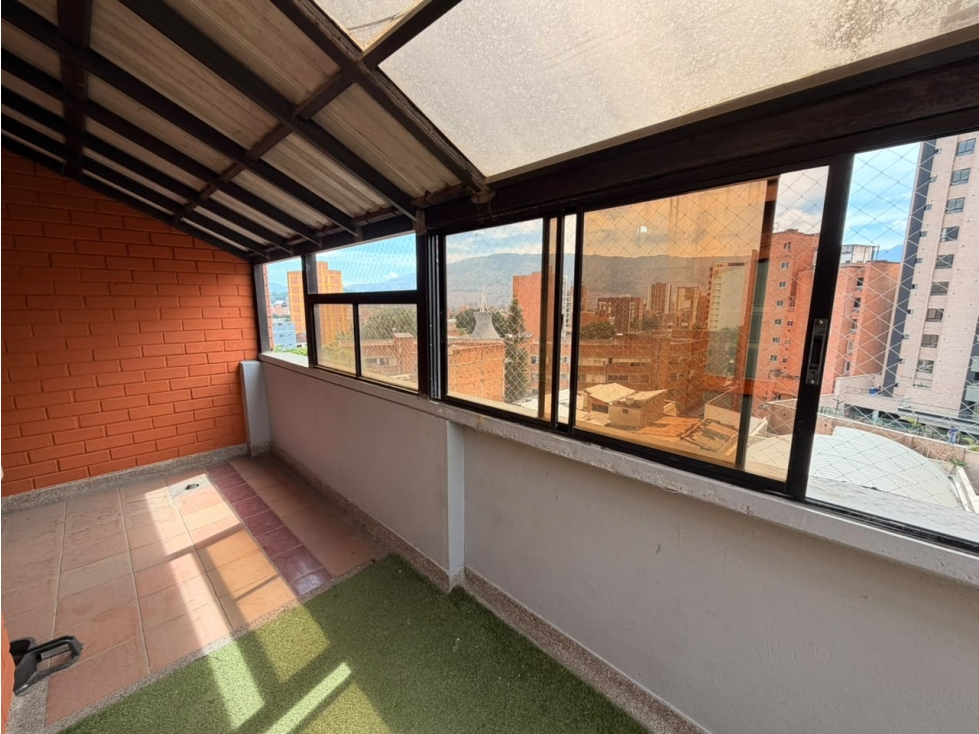 Apartamento en arriendo en Laureles, Medellín · foto 3 de 24