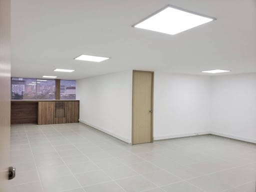 Oficina en arriendo en Suramericana, Medellín, 75 m² · foto 15 de 24