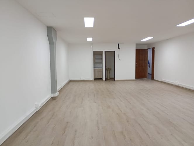 Oficina en arriendo en El Poblado, Medellín, 83 m² · foto 2 de 7