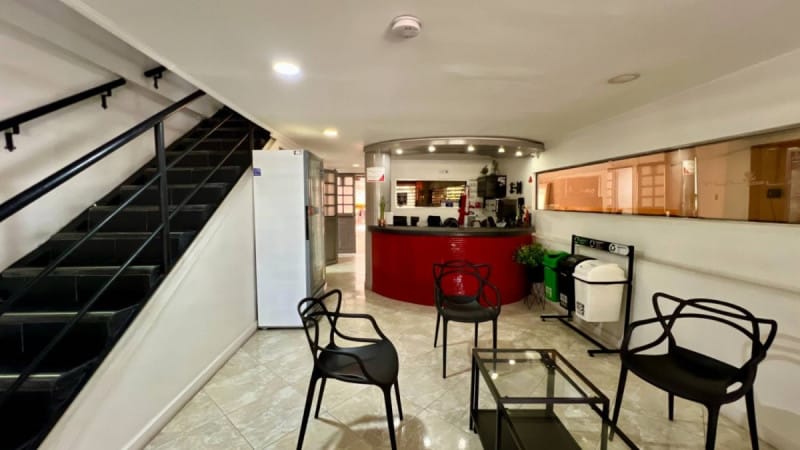 Edificio en arriendo en Laureles, Medellín, 1700 m² · foto 2 de 24