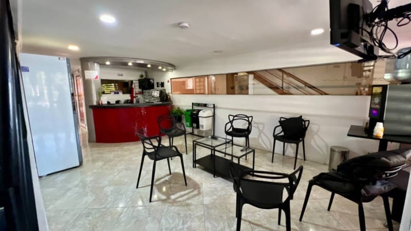 Edificio en arriendo en Laureles, Medellín, 1700 m² · foto 3 de 24
