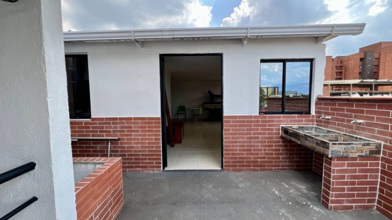 Edificio en arriendo en Laureles, Medellín, 1700 m² · foto 23 de 24