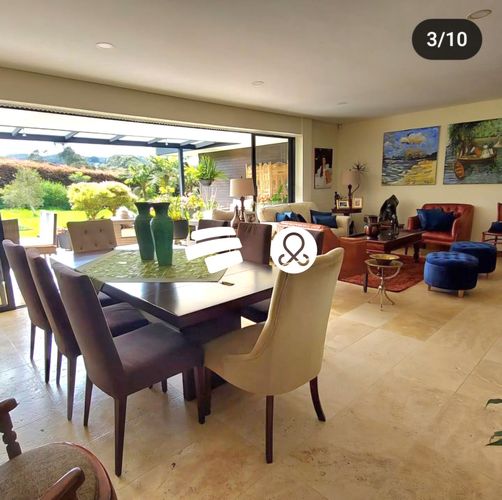 Casa de 3 alcobas en venta en Santa Elena, Medellín, 1850 m² · foto 2 de 11