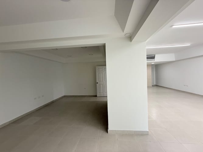 Local en venta en San Vicente, Cali, 400 m² · foto 11 de 24