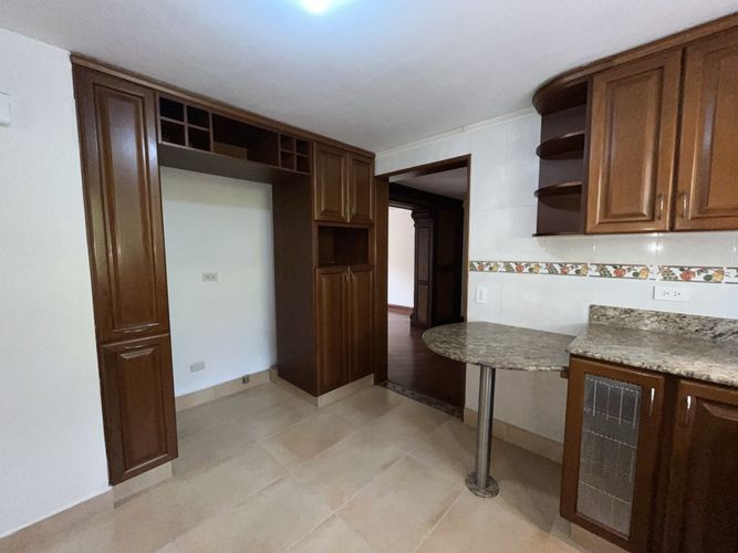 Casa de 3 alcobas en arriendo en La Frontera, Envigado, 280 m² · foto 2 de 23