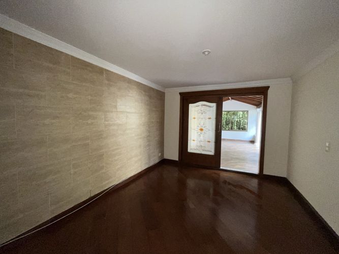 Casa de 3 alcobas en arriendo en La Frontera, Envigado, 280 m² · foto 3 de 23
