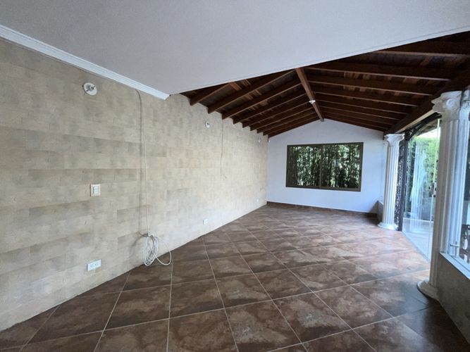 Casa de 3 alcobas en arriendo en La Frontera, Envigado, 280 m² · foto 10 de 23