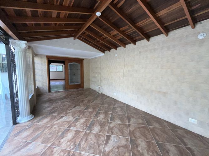 Casa de 3 alcobas en arriendo en La Frontera, Envigado, 280 m² · foto 11 de 23