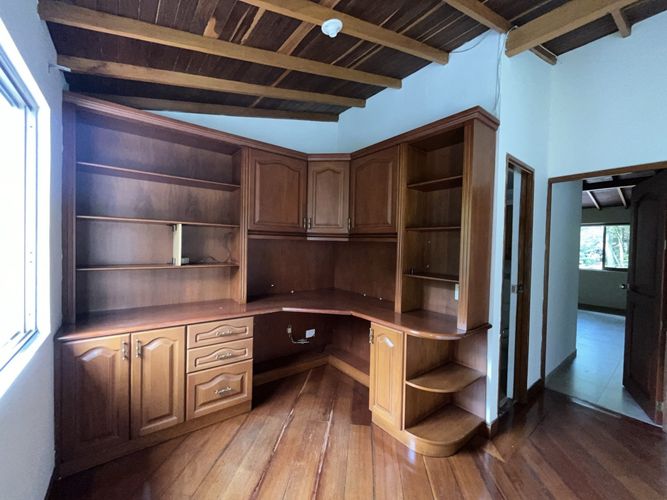 Casa de 3 alcobas en arriendo en La Frontera, Envigado, 280 m² · foto 13 de 23