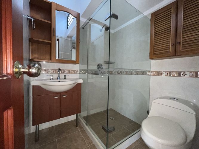 Casa de 3 alcobas en arriendo en La Frontera, Envigado, 280 m² · foto 14 de 23