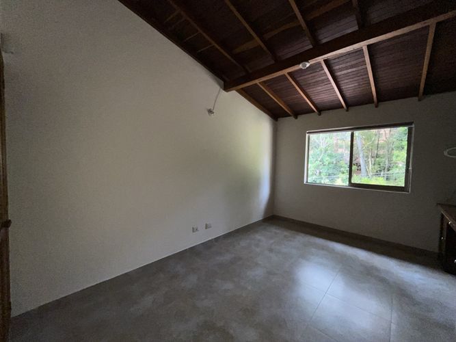 Casa de 3 alcobas en arriendo en La Frontera, Envigado, 280 m² · foto 15 de 23