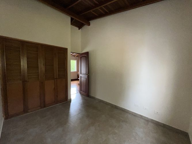 Casa de 3 alcobas en arriendo en La Frontera, Envigado, 280 m² · foto 18 de 23