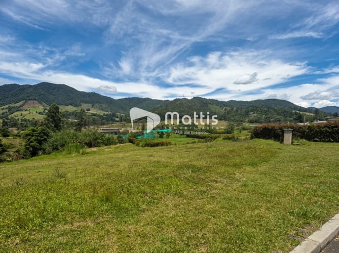Lote en venta en El Tambo, La Ceja, 1754 m² · foto 2 de 5