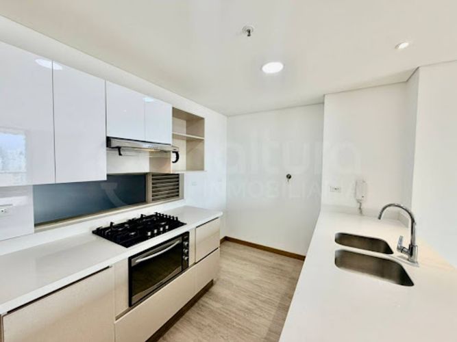 Apartamento en venta en El Poblado, Medellín · foto 3 de 16
