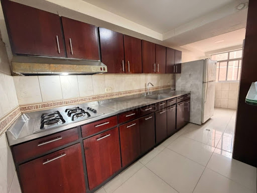Apartamento en venta en Loma De Los Bernal, Medellín · foto 2 de 18